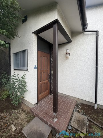 伊勢原市桜台1丁目　中古戸建の玄関