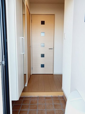 ウイングリバ－Ⅰの玄関