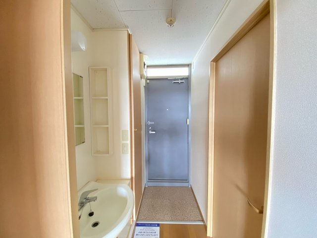 レオパレスドミールＡ館の玄関