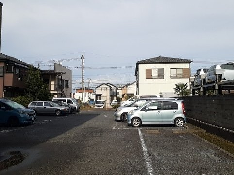 ツインハイツＡの駐車場