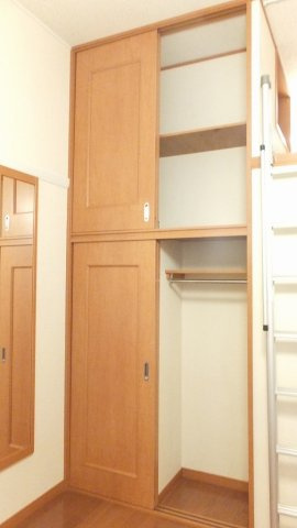 レオパレスグリーンヒルの内装|クローゼット