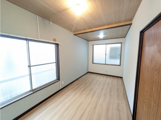 桜ヶ丘リノベ戸建の洋室