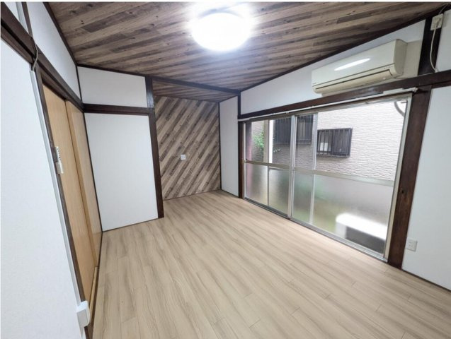 桜ヶ丘リノベ戸建の居間・リビング