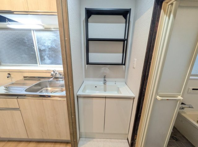 桜ヶ丘リノベ戸建の独立洗面台