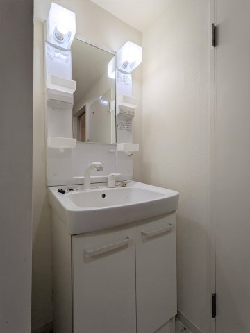 ユーコート南与野の独立洗面台