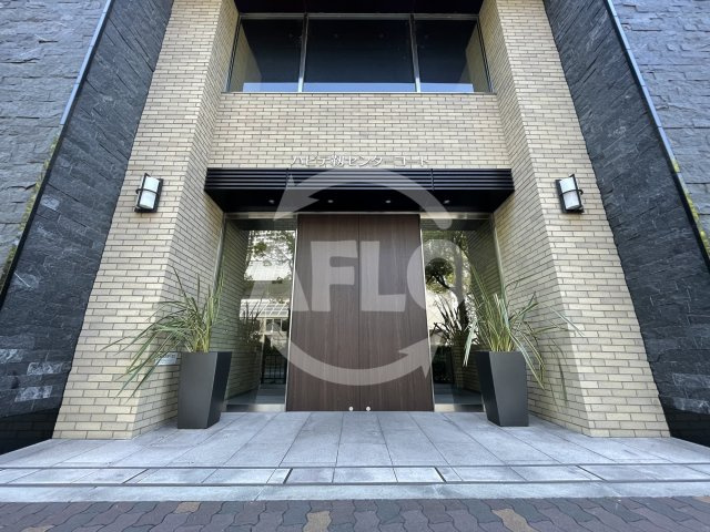 ハビテ靱センターコートのエントランス|ハビテ靭センターコート　エントランスアプローチ