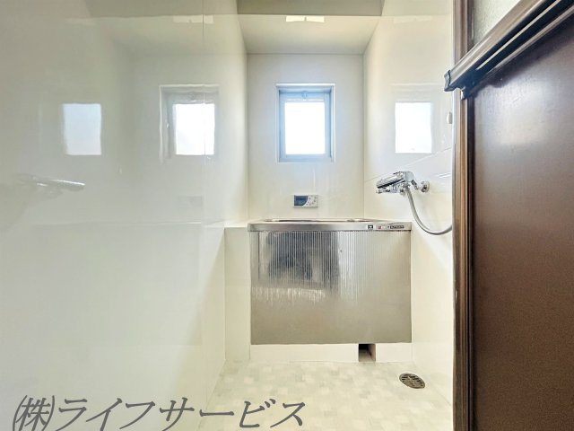 【浴室】 | 新北野コーポＢ棟 | 浴室新調／換気にうれしい窓有！