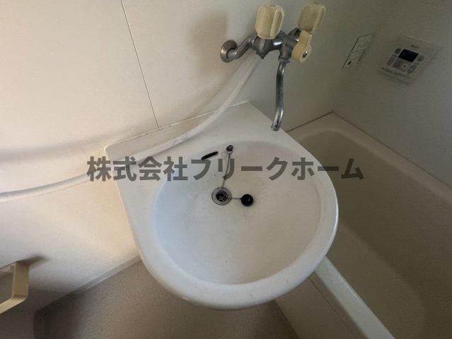 三鷹市井の頭１丁目のアパートの洗面所