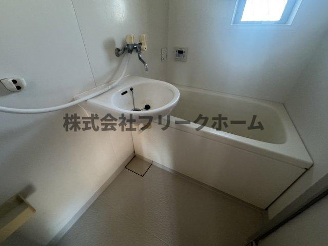 三鷹市井の頭１丁目のアパートの浴室