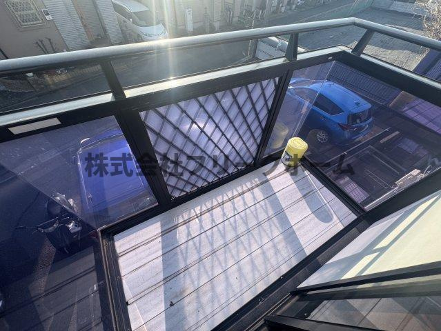 三鷹市井の頭１丁目のアパートのバルコニー