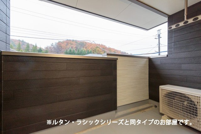 ゴールド　ティアラのバルコニー