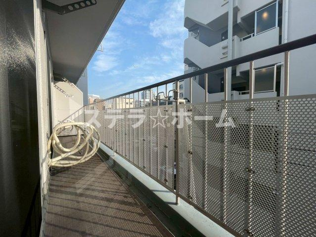 財形第3新大阪ハイツのバルコニー|暖かな日差しのふりそそぐバルコニー