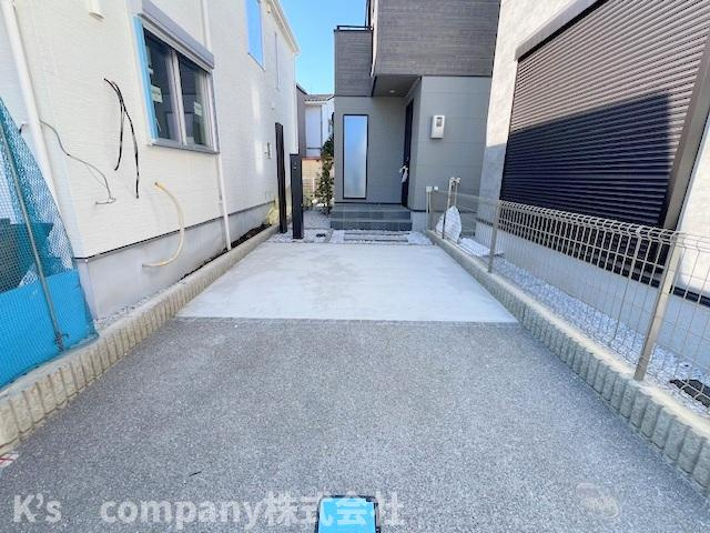 茅ヶ崎市松が丘1丁目　新築戸建　4号棟の駐車場|カースペース◇◇