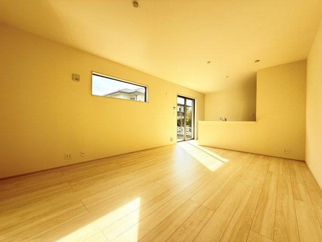 小美玉市清風台団地第6　新築戸建の居間・リビング|広々とした16帖ＬＤＫ♪
家具を置いても窮屈感を感じず過ごせます。