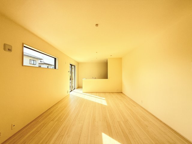 小美玉市清風台団地第6　新築戸建の居間・リビング|広々とした16帖ＬＤＫ♪
家具を置いても窮屈感を感じず過ごせます。