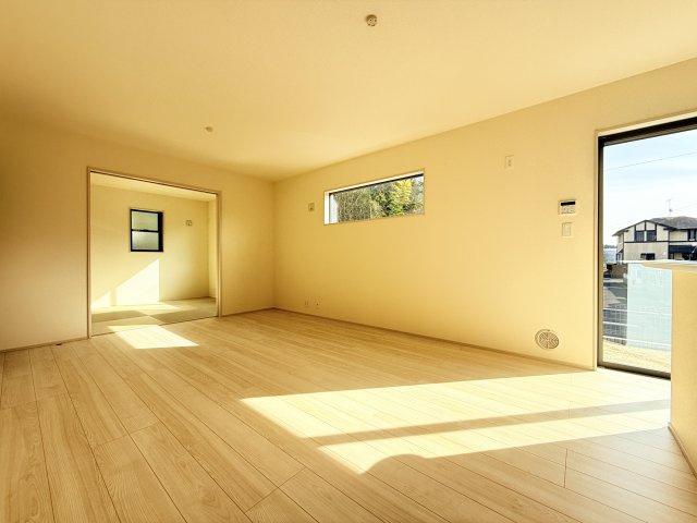 小美玉市清風台団地第6　新築戸建の居間・リビング|広々とした16帖ＬＤＫ♪
家具を置いても窮屈感を感じず過ごせます。