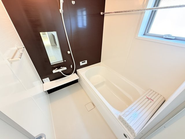 小美玉市清風台団地第6　新築戸建の浴室|浴室暖房乾燥機付きで冬場のお風呂もあったか快適！乾燥モードを使えば浴室内で洗濯物を乾かせます。