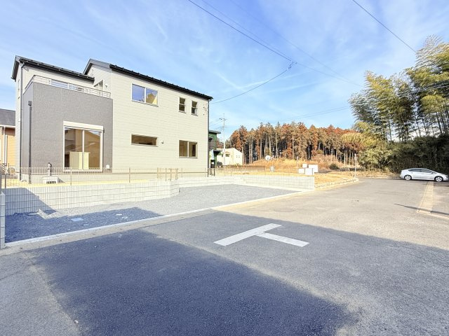 小美玉市清風台団地第6　新築戸建の前面道路含む現地写真|実際に現地で周辺環境や街並み、近隣のスーパーや通学路の安全性、病院、公園・・・など生活のイメージをご確認ください！