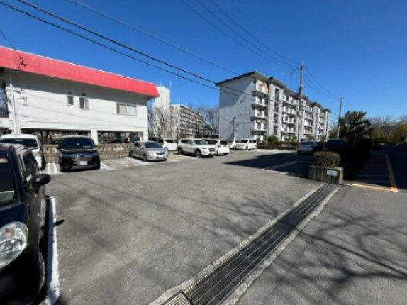 泉北原山台団地1号棟の駐車場