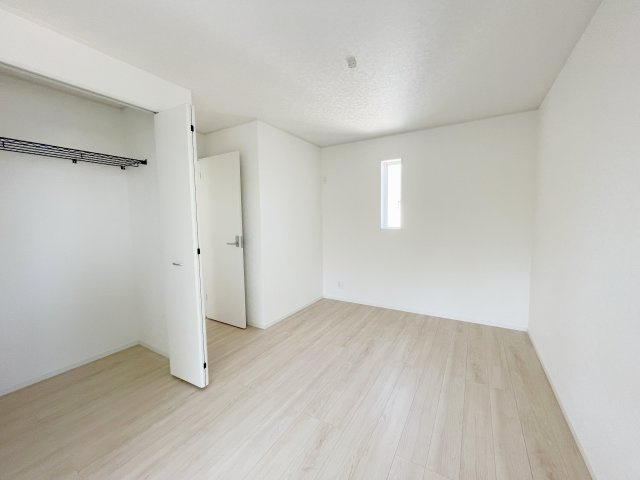 新築戸建・新築建売　伊勢崎市田部井町第9　あずま東小学校・あずま中学校の洋室