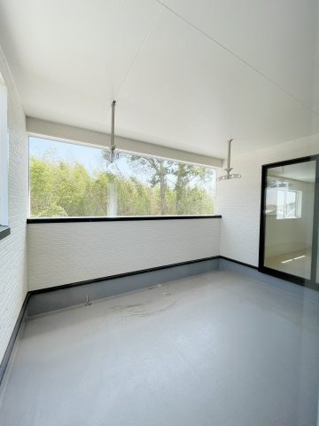新築戸建・新築建売　伊勢崎市田部井町第9　あずま東小学校・あずま中学校のバルコニー