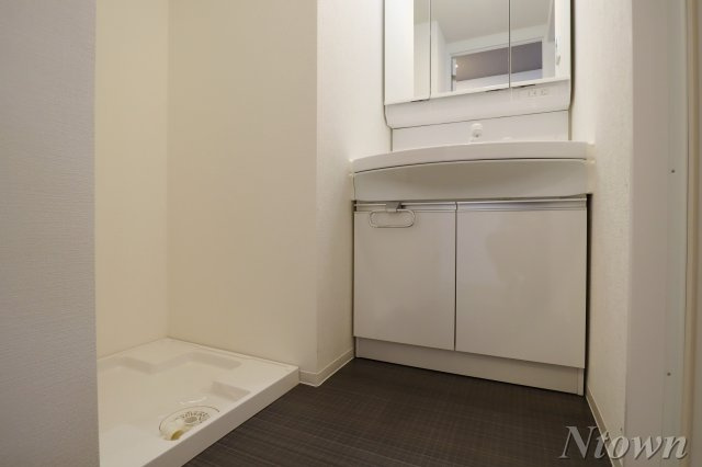 【設備】 | lives residence 太閤通 | 洗濯機置き場です