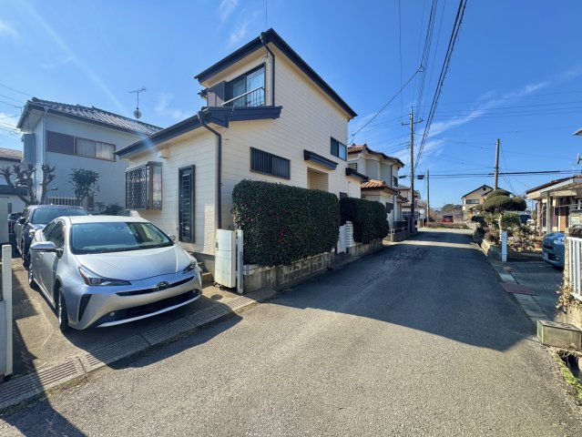 古河市尾崎中古戸建の前面道路含む現地写真