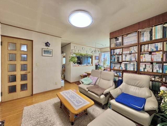 古河市尾崎中古戸建の居間・リビング