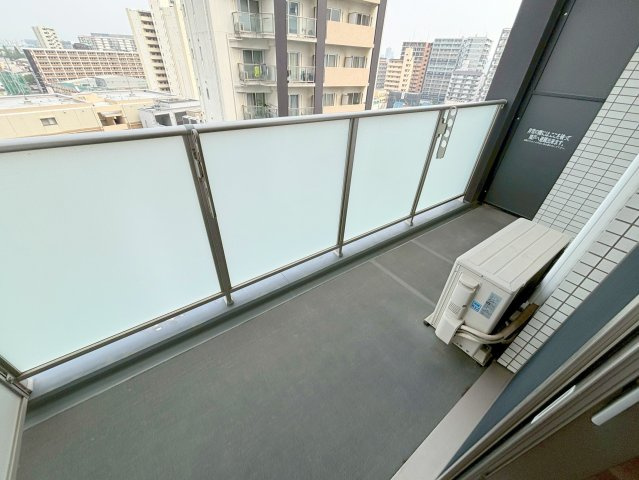 プレサンス新大阪ザ・シティのバルコニー