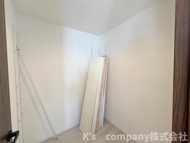 茅ヶ崎市松が丘1丁目　新築戸建　7号棟の収納|広々としたパントリー☆キッチンがすっきりと片付けられます◇