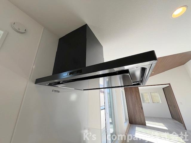 茅ヶ崎市松が丘1丁目　新築戸建　7号棟のキッチン|お手入れのしやすいスリムタイプのレンジフード☆