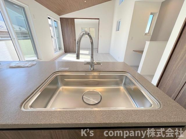 茅ヶ崎市松が丘1丁目　新築戸建　7号棟のキッチン|耐久性に優れたステンレス素材のシンク◇