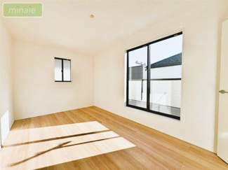 【洋室】 | 小学校3分　保育所3分　ドラッグストア1分　早稲田　6号棟 | 同タイプ