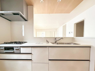 【キッチン】 | 小学校3分　保育所3分　ドラッグストア1分　早稲田　6号棟 | 同タイプ