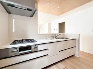 【キッチン】 | 小学校3分　保育所3分　ドラッグストア1分　早稲田　6号棟 | 同タイプ