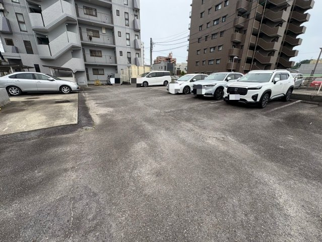 サンヒルズビルの駐車場