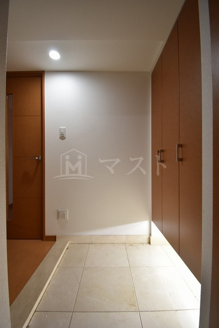 大阪市西区立売堀１丁目の賃貸マンションの玄関