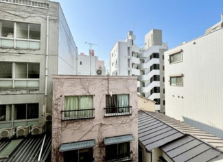 【展望】 | かな陽光に照らしだされる素敵な空間に感動すら覚えます。窓には木々の緑が木漏れ日と共にまるで絵画のように美しく映し出されます