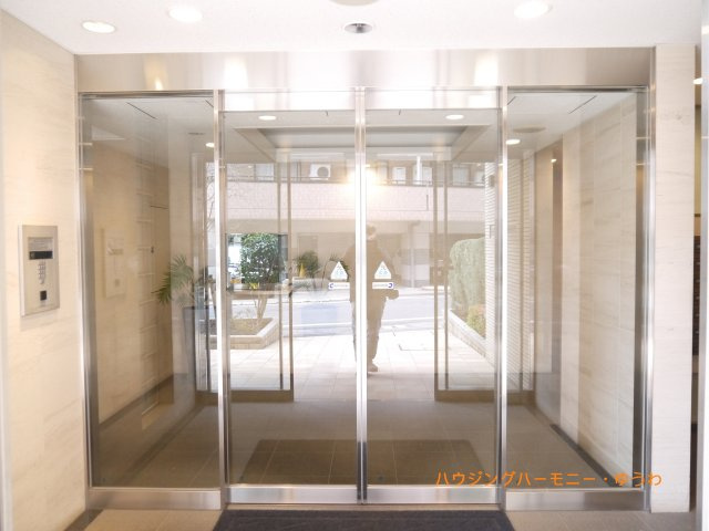 【その他共用部分】 | ルジェンテ南大塚 | 清潔感と歓迎感があるエントランスホールとなります。