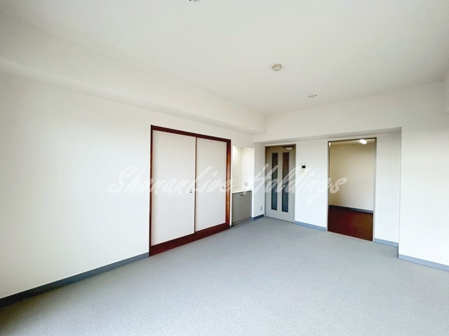 茅ヶ崎市小和田３丁目の賃貸マンションの居間・リビング