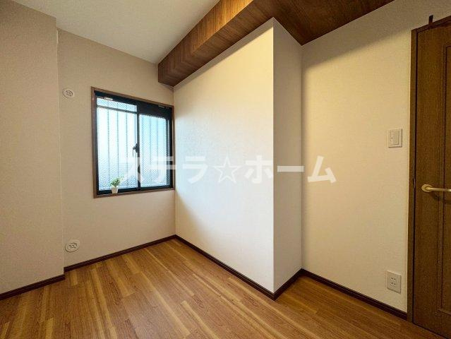 ライオンズマンション千里丘ガーデンシティの洋室|個人の部屋や寝室として使える洋室です