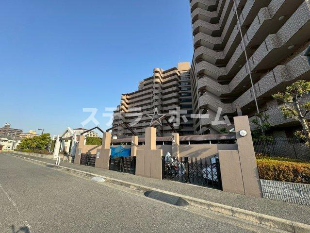 ライオンズマンション千里丘ガーデンシティの外観|外観は落ち着いています