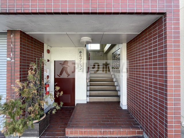 平尾マンションのエントランス