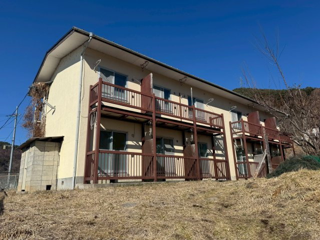 諏訪市　二棟一括アパートの外観