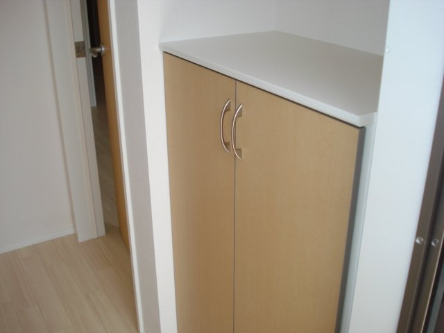 ロイヤル　ヒルの設備|下駄箱（イメージ）