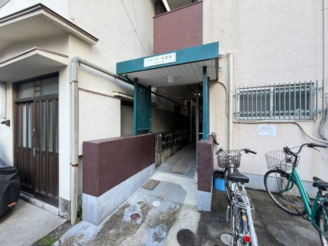 アクシス水道筋のエントランス