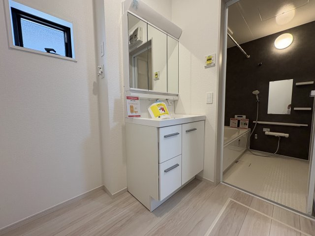 LIGARE-リガーレ　若松区西園町1期の浴室|浴室暖房換気乾燥機・24時間換気機能付き・ベンチ付全身浴・半身浴・家族浴３種の浴槽になります。
