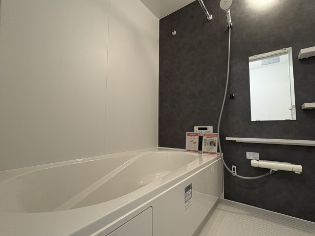 LIGARE-リガーレ　若松区西園町1期のトイレ|トイレも気になるポイント。温水洗浄便座付きのトイレです。汚れてもサッとひと拭きでお手入れ簡単。節水仕様でしっかり洗浄できます。環境にやさしく、しかも経済的です。