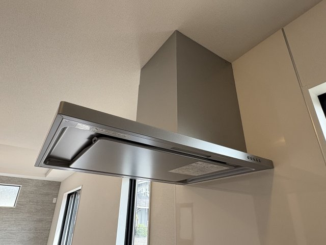 LIGARE-リガーレ　若松区西園町1期のキッチン|床下収納：気密・断熱ラインを確保し部屋の空気を逃がさない。枠は踏んでも冷たくない樹脂材。