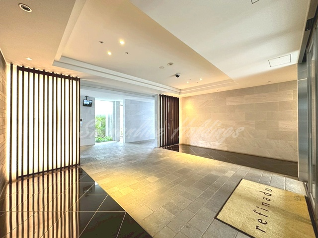 レフィナードのロビー